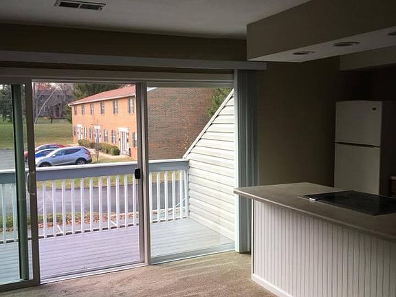 4th image of 101 E Ticonderoga Dr APT D