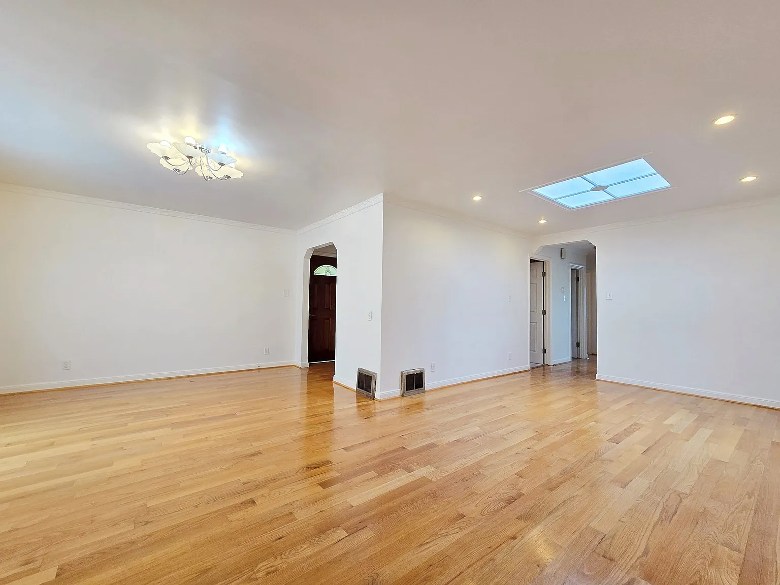 2 bed, 1.5 bath, 1000 sqft, $4,295 — Photo 1
