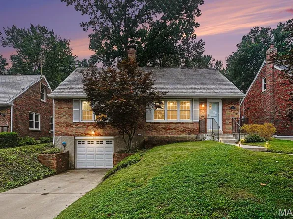 90 Greendale Dr, Saint Louis, MO 63121