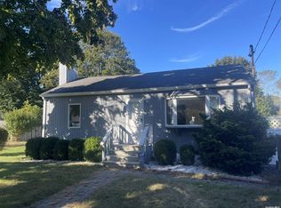 5 Hallock Rd, East Quogue, NY 11942