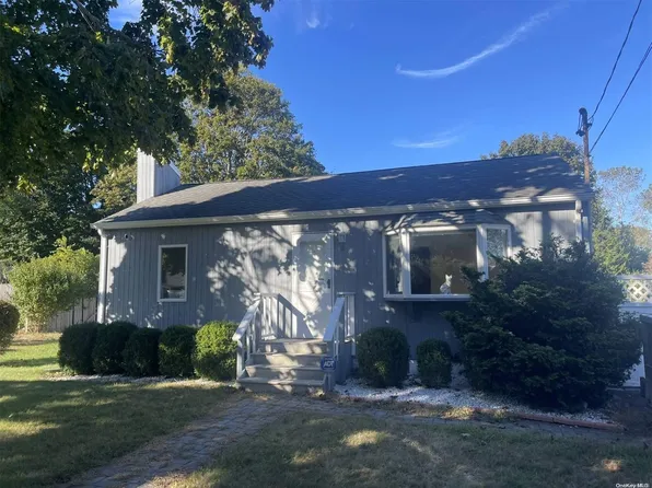 5 Hallock Road, East Quogue, NY 11942