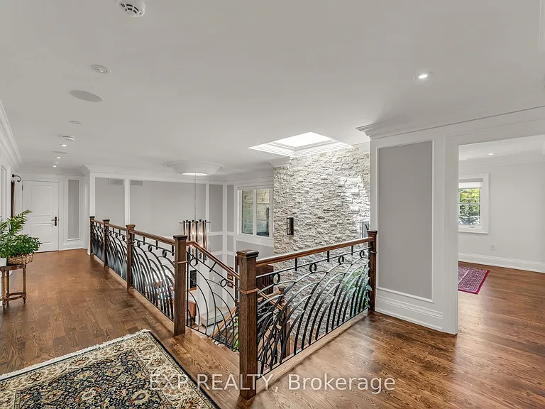 606 Lakeshore Rd W — Photo 40