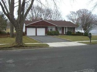 40 Steven Pl, Smithtown, NY 11787