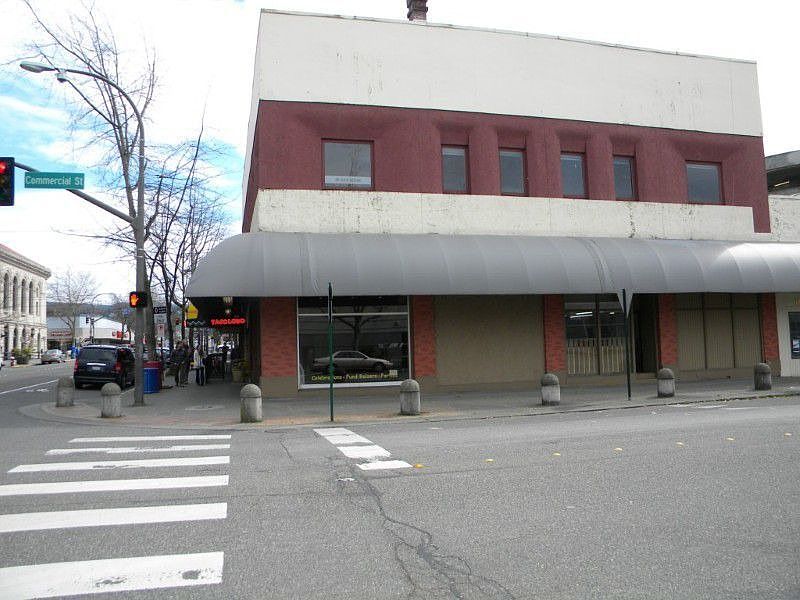 Great Downtown location with a high volume of pedestrian and drive by traffic.