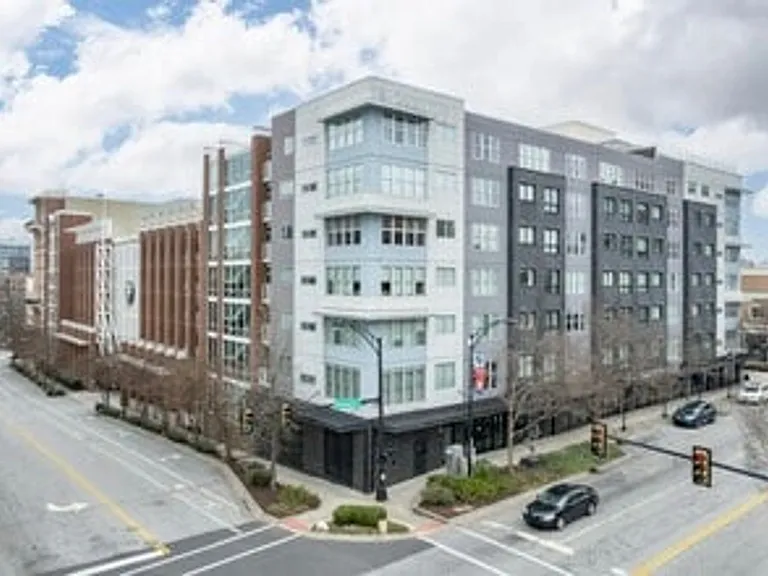 100 E Washington St #25 — Photo 1