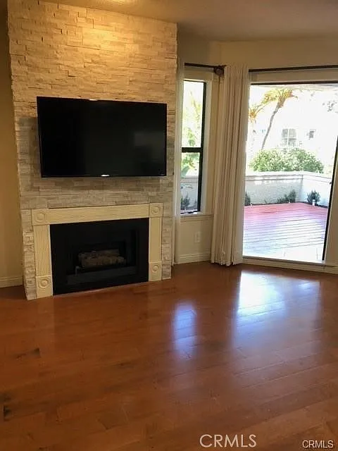 2 bed, 1130 sqft, $3,950 — Photo 2