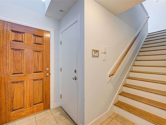 3rd image of 650 Westcross St Unit 83