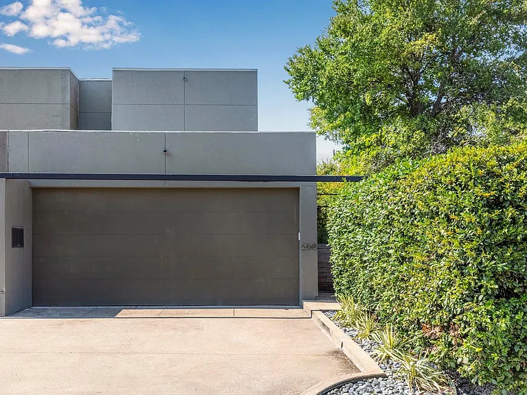 2845 Lee St — Photo 37