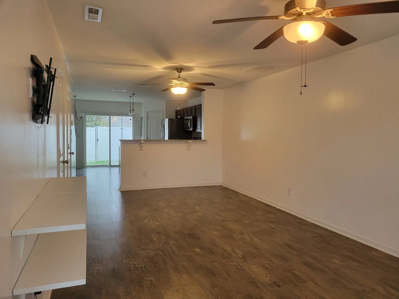 2 bed, 2.5 bath, 1312 sqft, $1,745 — Photo 3