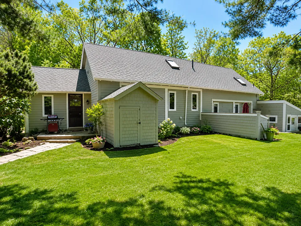 24 Cooper Hill Rd #A