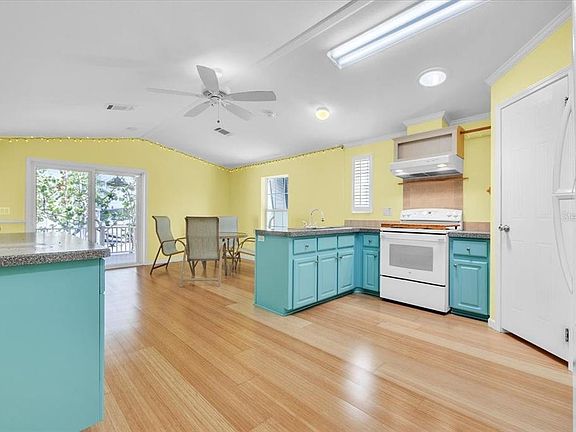 4th image of 8320 Riverside Dr #101