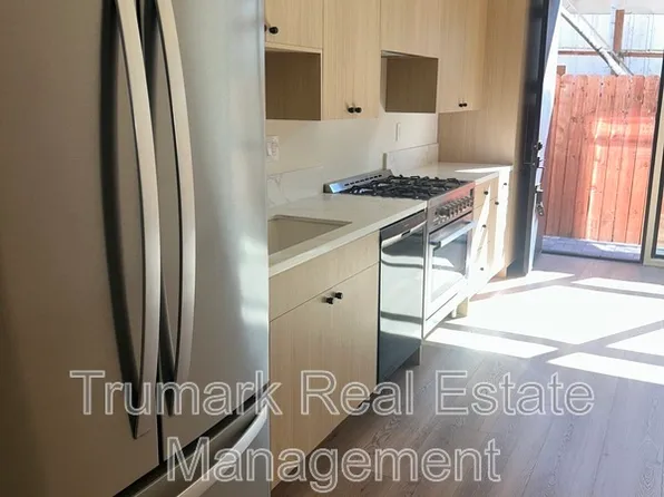 609 E Garfield Ave #A, Glendale, CA 91205