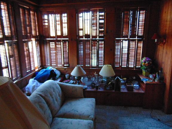 4th image of 212 West St