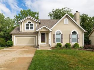 6454 NW Valley Dr, Parkville, MO 64152
