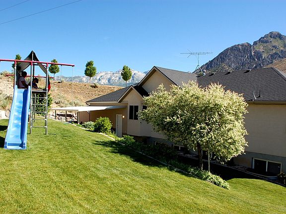 3rd image of 3959 W 10400th St N