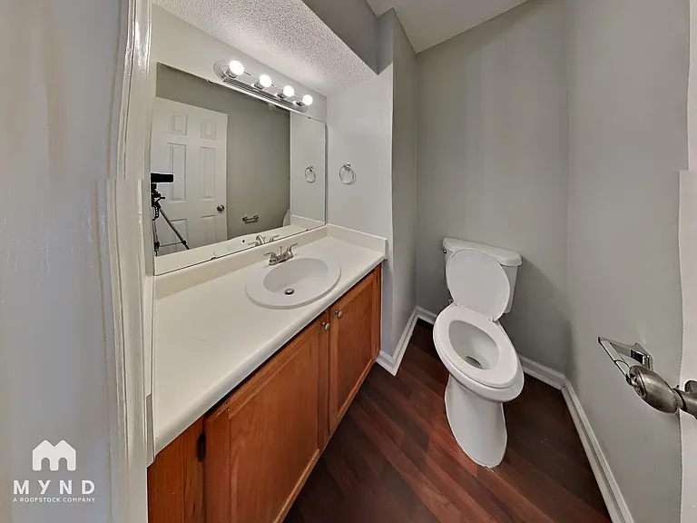 904 Estelle Ct — Photo 13