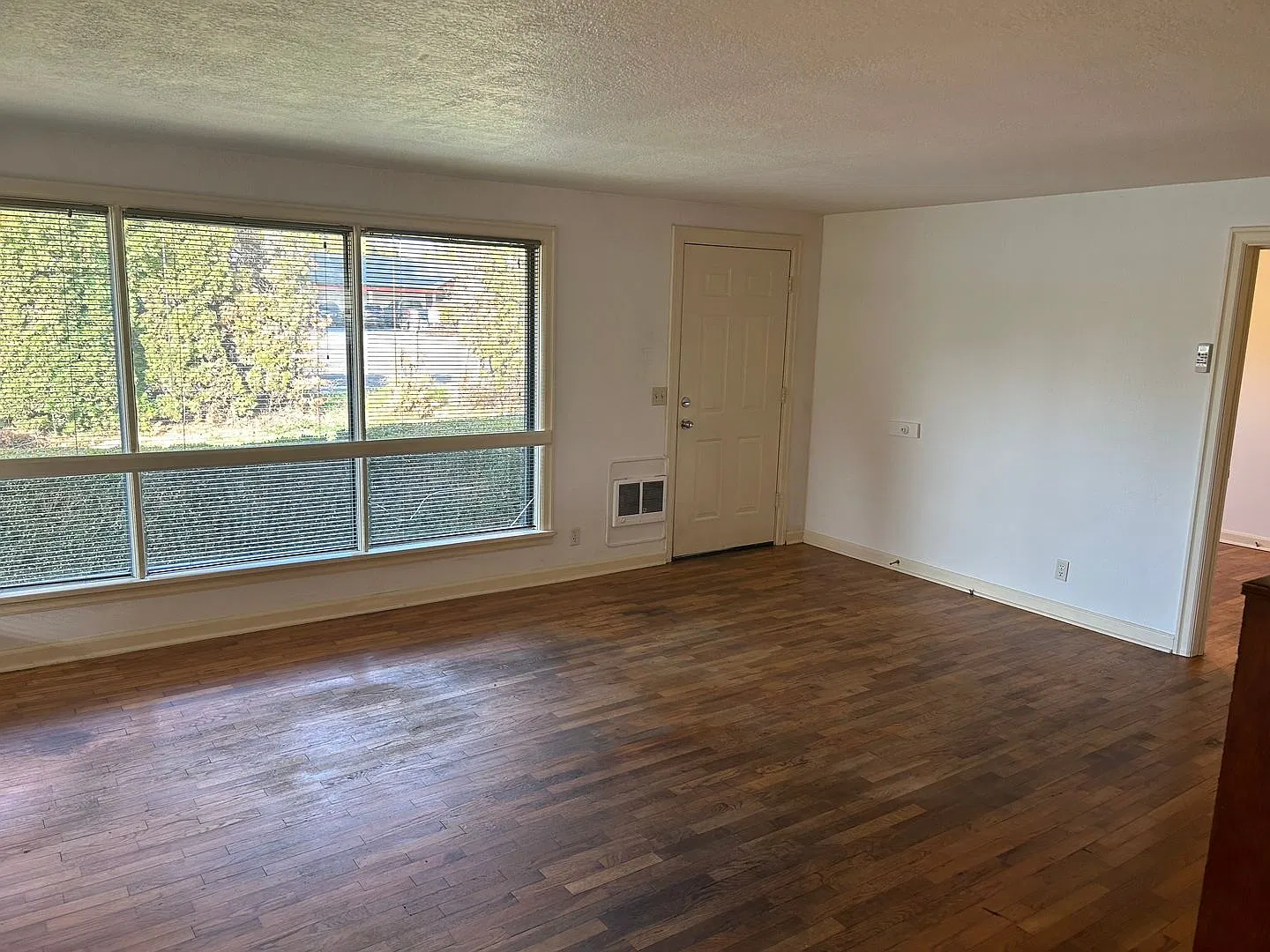 1 bedroom 1 bathroom duplex with carport! — Photo 4