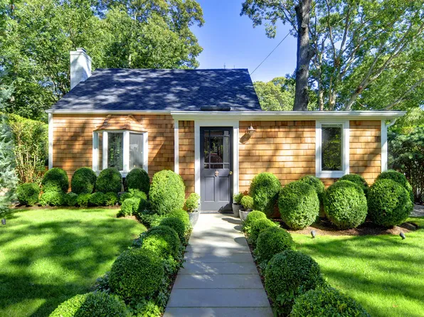 14 Walnut St, Sag Harbor, NY 11963