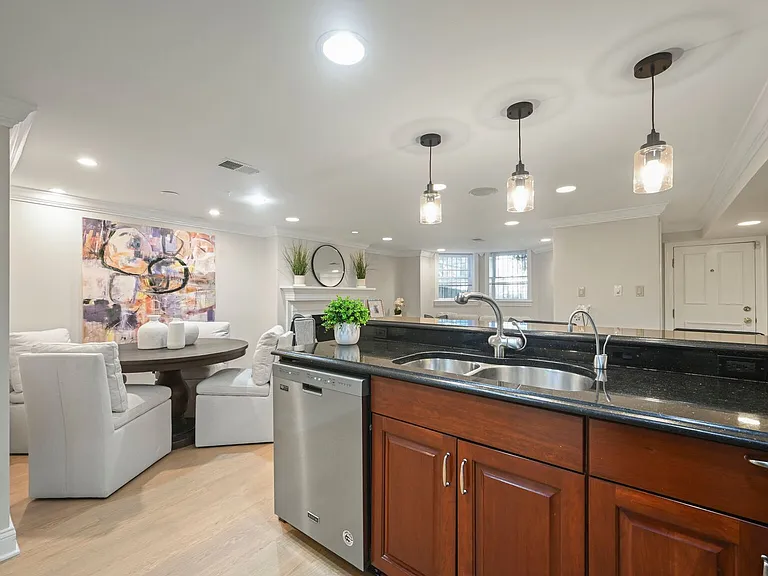 1832 Calvert St NW #1 — Photo 9