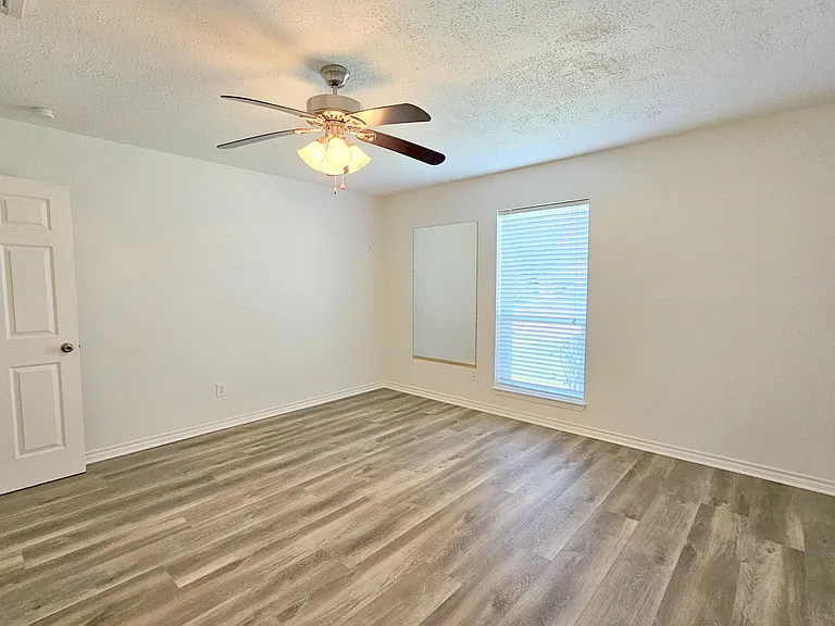 10615 Heatherford Dr — Photo 14