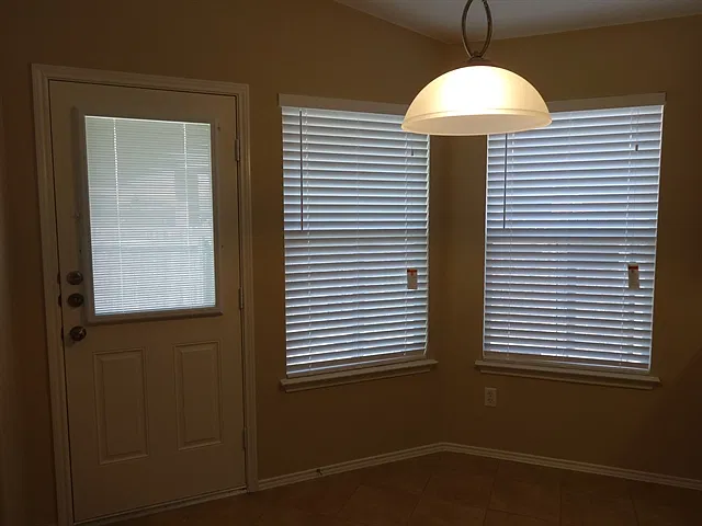 3 bed, 2.0 bath, 1740 sqft, $1,965 — Photo 4