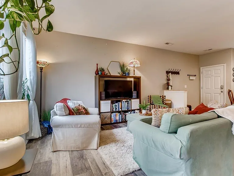 1130 NE Perl Way #1130 — Photo 2