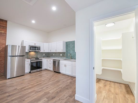 5th image of 306 Hazeldine Ave SW #1