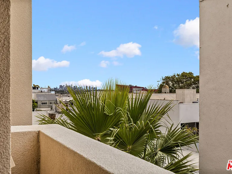930 N Doheny Dr #317 — Photo 16