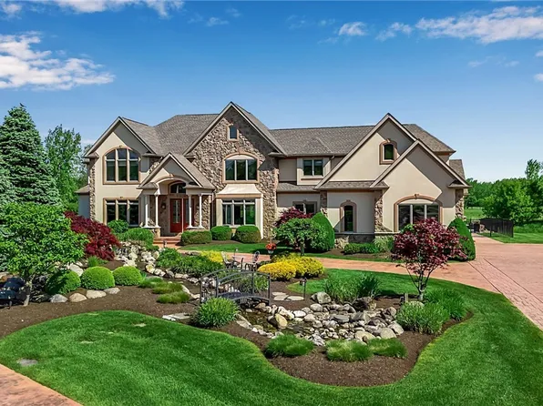 35 Pinegrove Ct, Elma, NY 14059