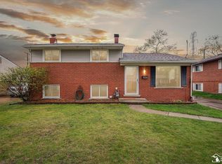 9228 Mueller St, Taylor, MI 48180