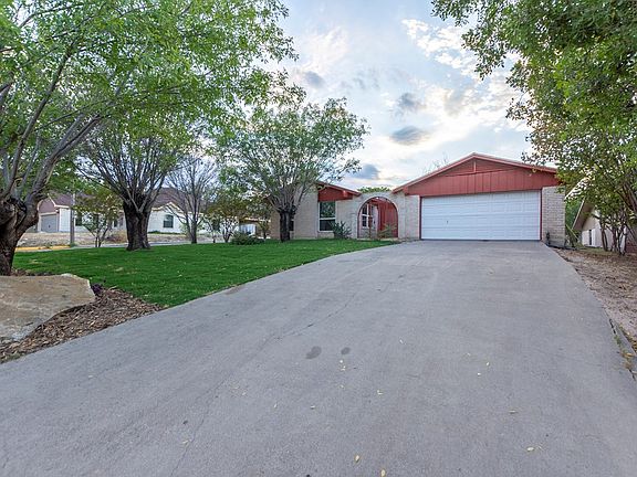 3rd image of 701 Kelso Dr