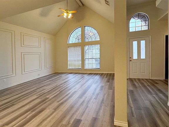 3rd image of 1401 Summercrest Ln