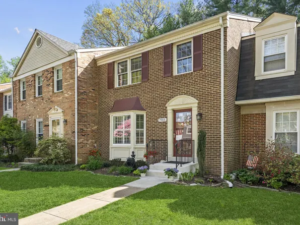 7915 Treeside Ct, Springfield, VA 22152