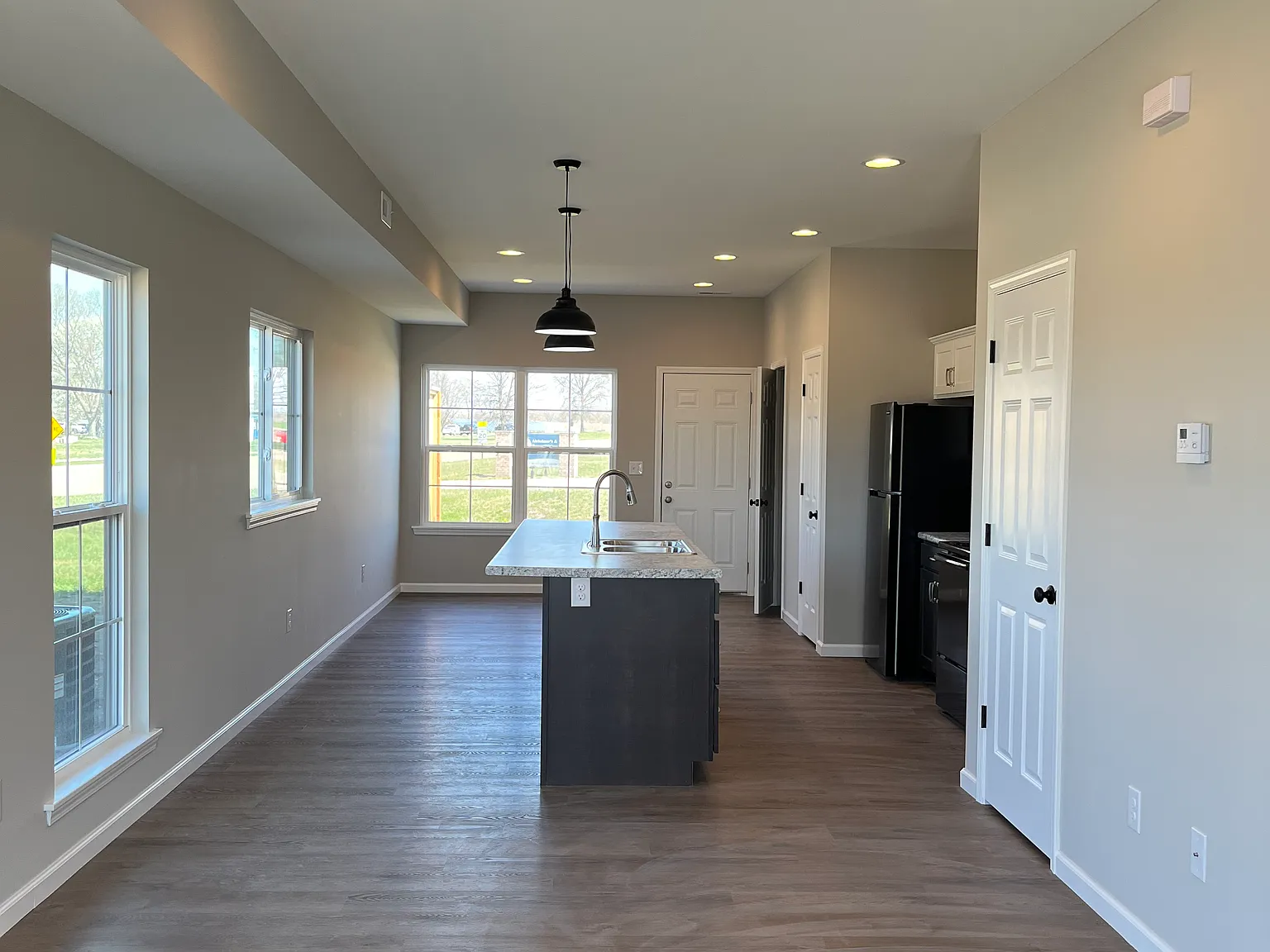 2 bed, 1.5 bath, 1260 sqft, $1,550 — Photo 2