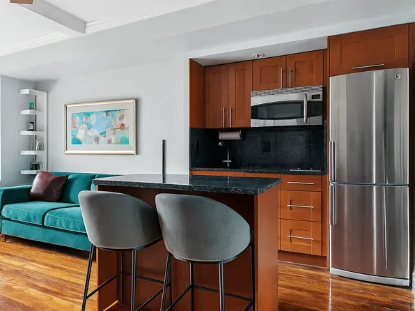 45 Tudor City Place image 4 of 6