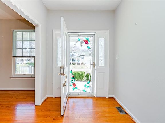 4th image of 121 Eagle Ln