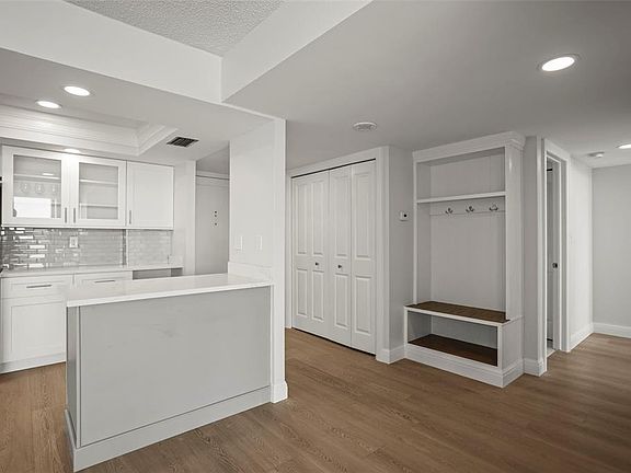 4th image of 400 Island Way APT 602