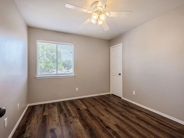 2208 Melissa Oaks Ln — Photo 19