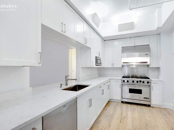 3rd image of 18 Leonard St APT 4a