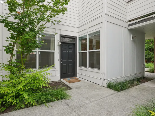 2004 NE Cadbury Ave APT 105, Beaverton, OR 97006