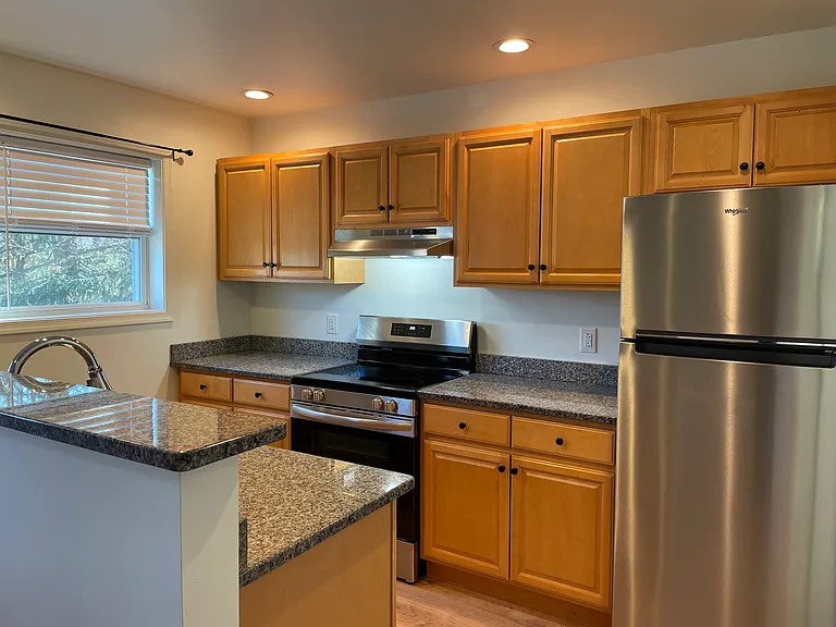 616 Lower St — Photo 3