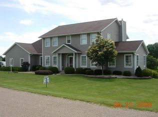 2688 Summer Sunset Ln, Muscatine, IA 52761