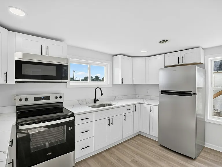 428 S Governors Ave #C — Photo 12