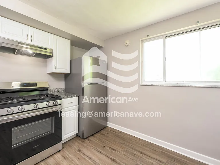 1348558_005_kitchen_5.jpg
