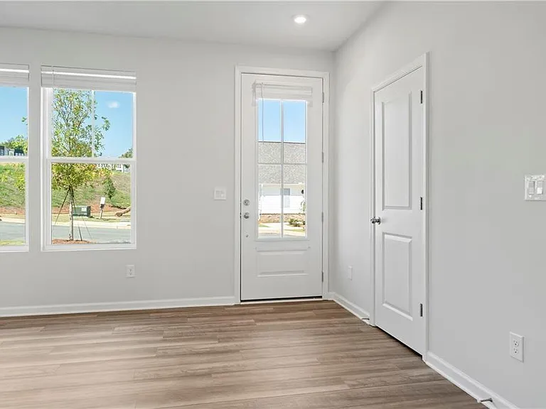 1359 Creek View Ln NW — Photo 5