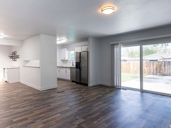 5th image of 2670 Lennox Ln