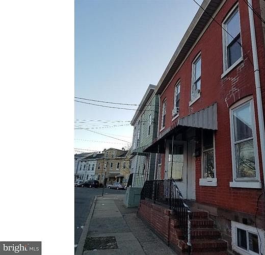 2nd image of 513 Beatty St