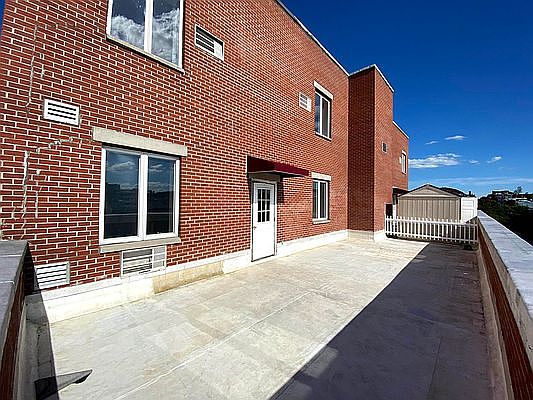 2nd image of 261 15th St #3