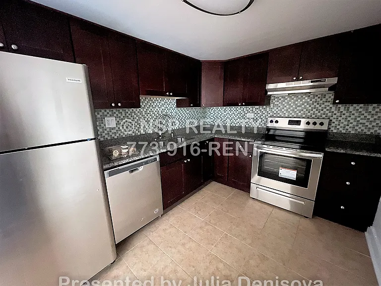 N Quentin Rd — Photo 17