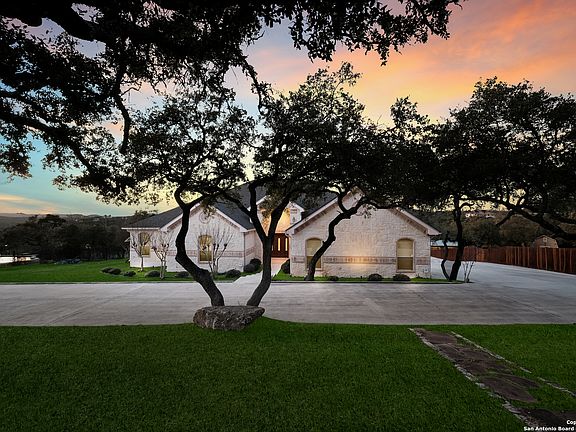 2nd image of 1147 Flagstone Dr